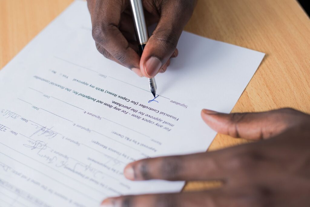 Cliente che non paga: contratto firmato prima di iniziare a lavorare
