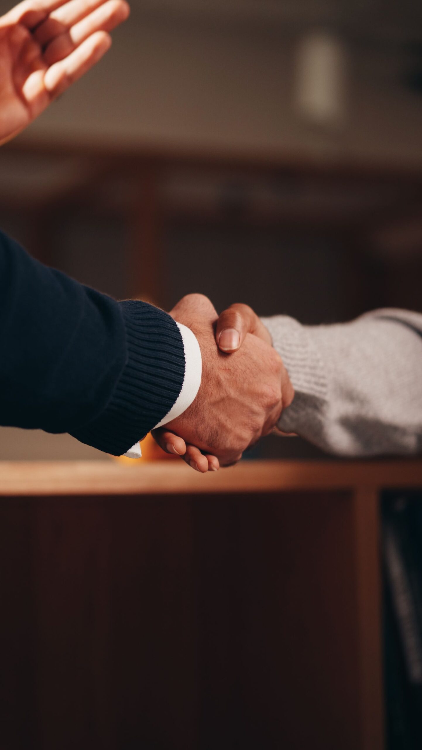 Stretta di mano professionale: come trovare clienti da freelance con una presentazione